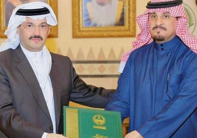 أمير منطقة عسير يكرّم محافظ بيشة والقائمين على مطار بيشة#أمير #منطقة #عسير #يكرم #محافظ #بيشة #والقائمين #على #مطار #بيشة