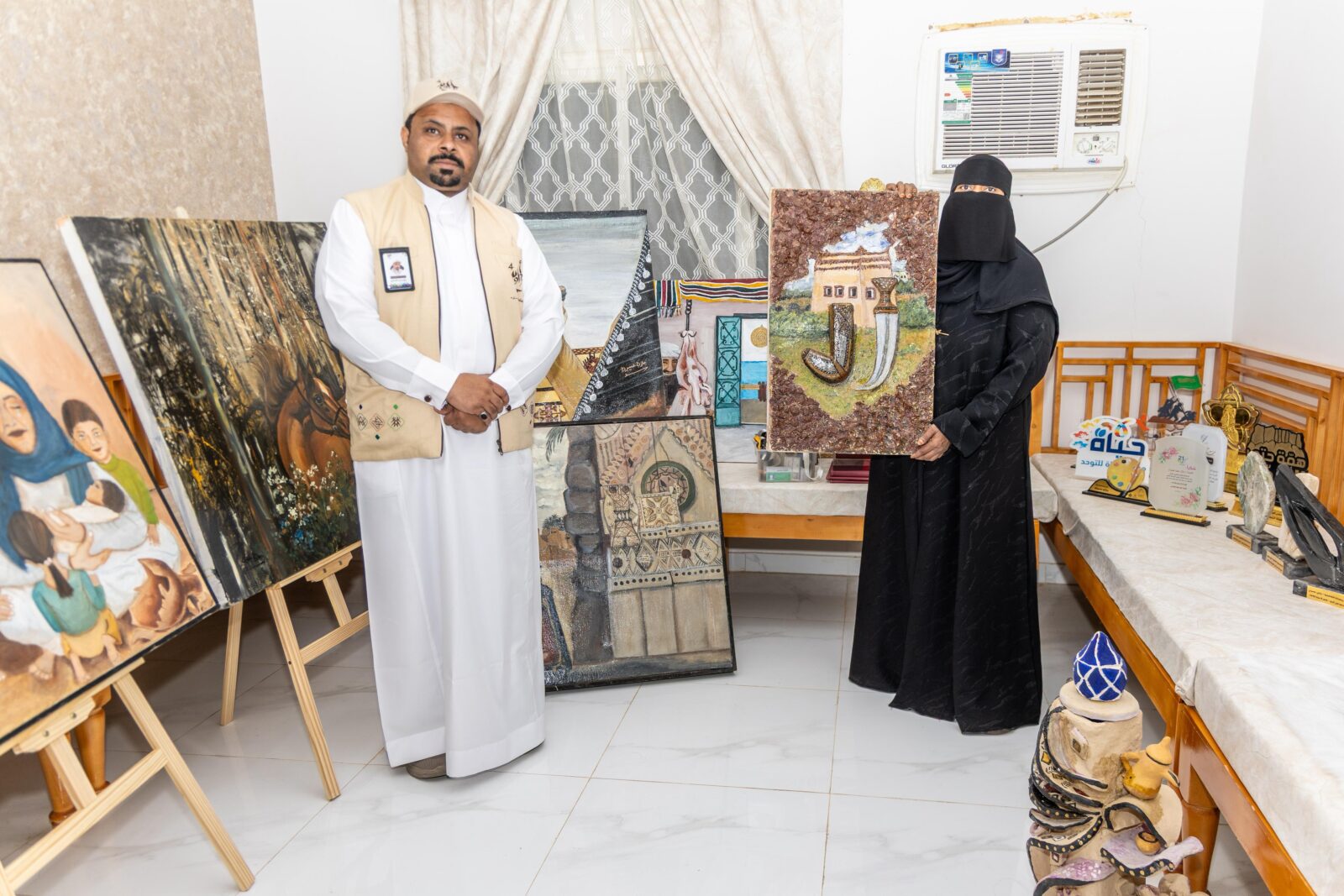 جازي عسيري تُبدع في تجسيد التراث بفنون النحت والخزف ضمن فعاليات أجاويد 4 بمحايل#جازي #عسيري #تبدع #في #تجسيد #التراث #بفنون #النحت #والخزف #ضمن #فعاليات #أجاويد #بمحايل