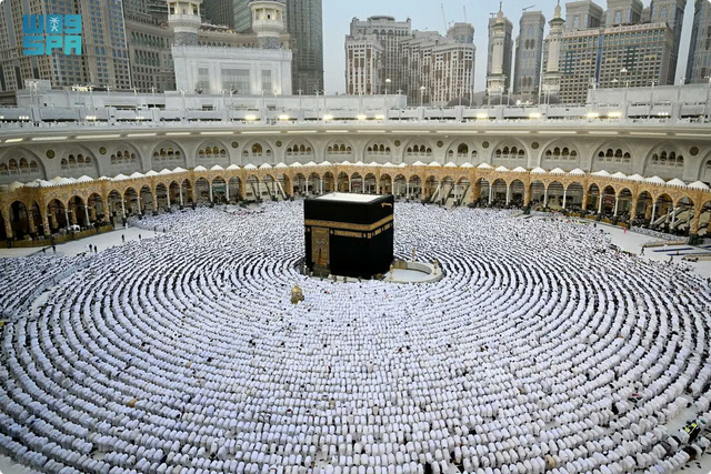 جموع المصلين يؤدون صلاة عيد الفطر في المسجدين الحرام والنبوي ومناطق المملكة#جموع #المصلين #يؤدون #صلاة #عيد #الفطر #في #المسجدين #الحرام #والنبوي #ومناطق #المملكة