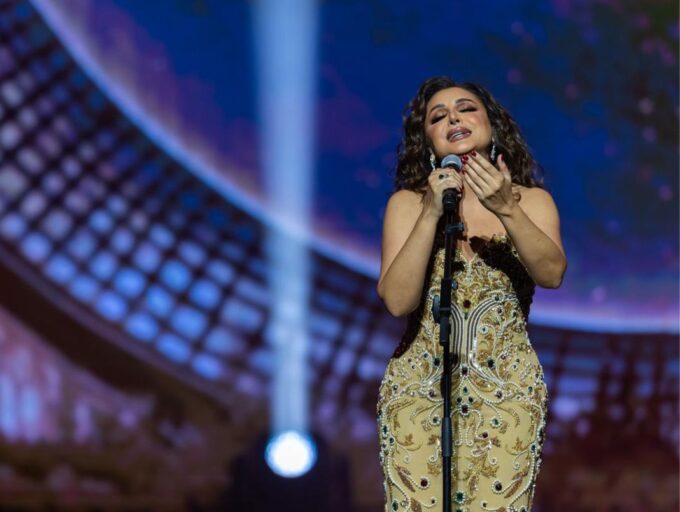 صوت مصر الفنانة أنغام تعايد جمهورها بجدة#صوت #مصر #الفنانة #أنغام #تعايد #جمهورها #بجدة