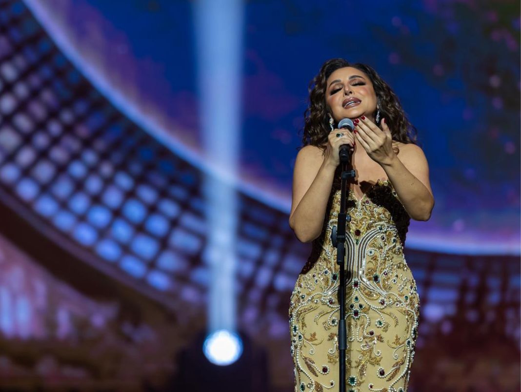 صوت مصر الفنانة أنغام تعايد جمهورها بجدة#صوت #مصر #الفنانة #أنغام #تعايد #جمهورها #بجدة