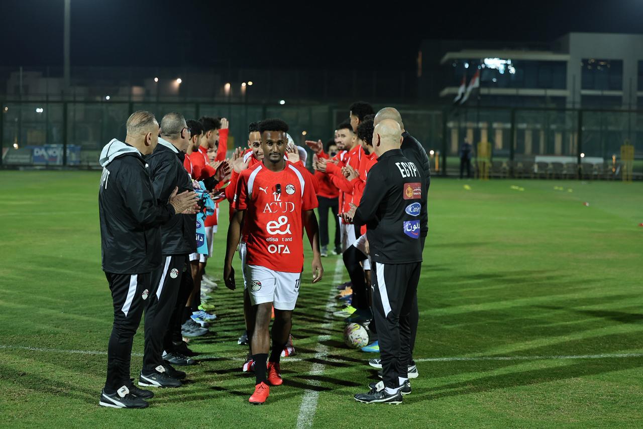 منتخب مصر ينظم ممراً شرفياً للاعبين الجدد – كل الكورة#منتخب #مصر #ينظم #ممرا #شرفيا #للاعبين #الجدد #كل #الكورة