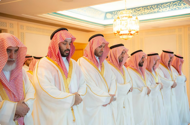 ولي العهد يؤدي صلاة عيد الفطر في المسجد الحرام مع جموع المصلين#ولي #العهد #يؤدي #صلاة #عيد #الفطر #في #المسجد #الحرام #مع #جموع #المصلين