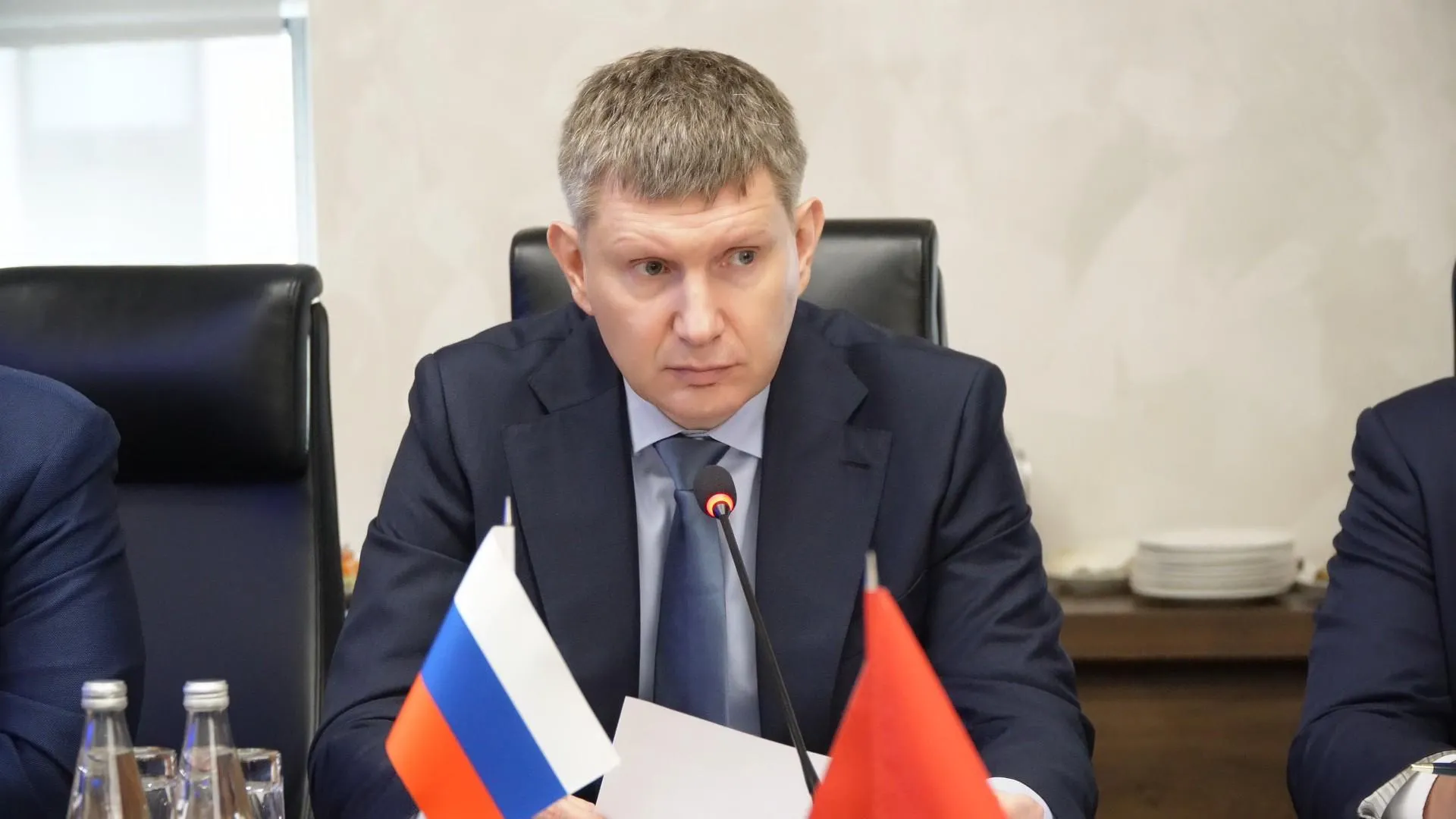Министр Максим Решетников высоко оценил роль Министерства финансов Вьетнама и выразил надежду, что Вьетнам продолжит оказывать поддержку российскому бизнесу. bt-nga-1432