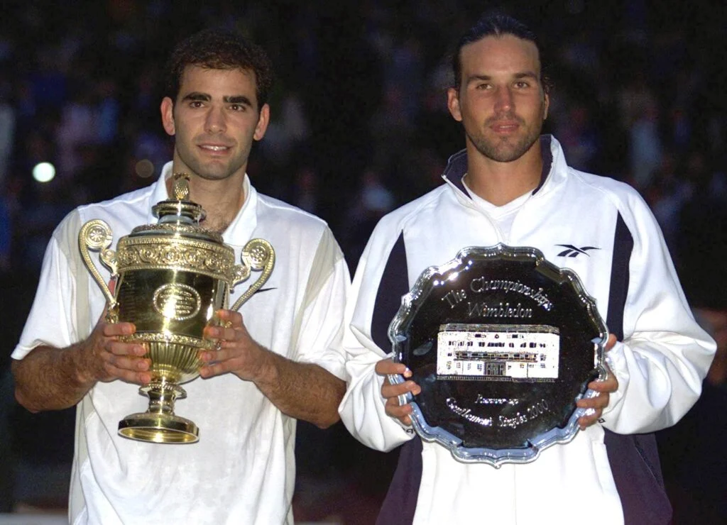 US Pete Sampras (L) and Australian Patrick Rafter pose with their trophies after the Men's Singles final match in Wimbledon 09 July 2000. Sampras won in 6-7, 7-6, 6-4, 6-2.