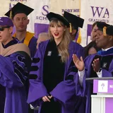 Taylor Swift Mendapat Gelar Doktor Kehormatan dari NYU